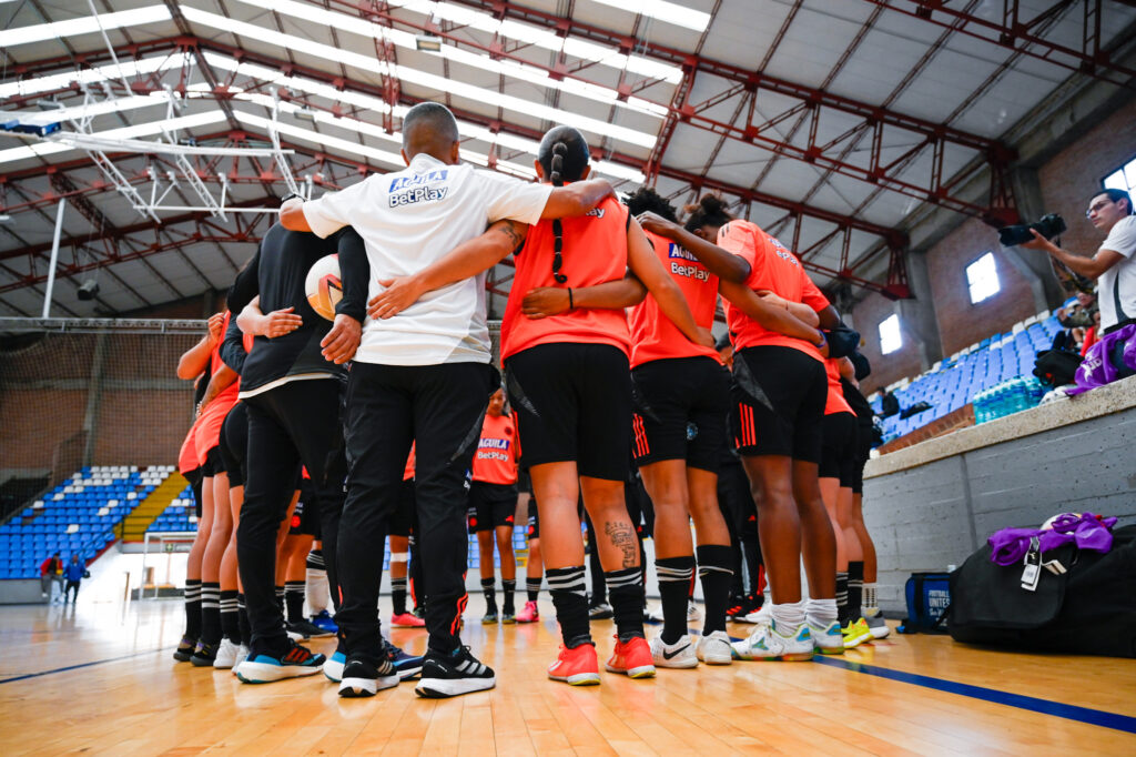 La Selección Colombia de Futsal Femenina se compacta y trabaja el ataque